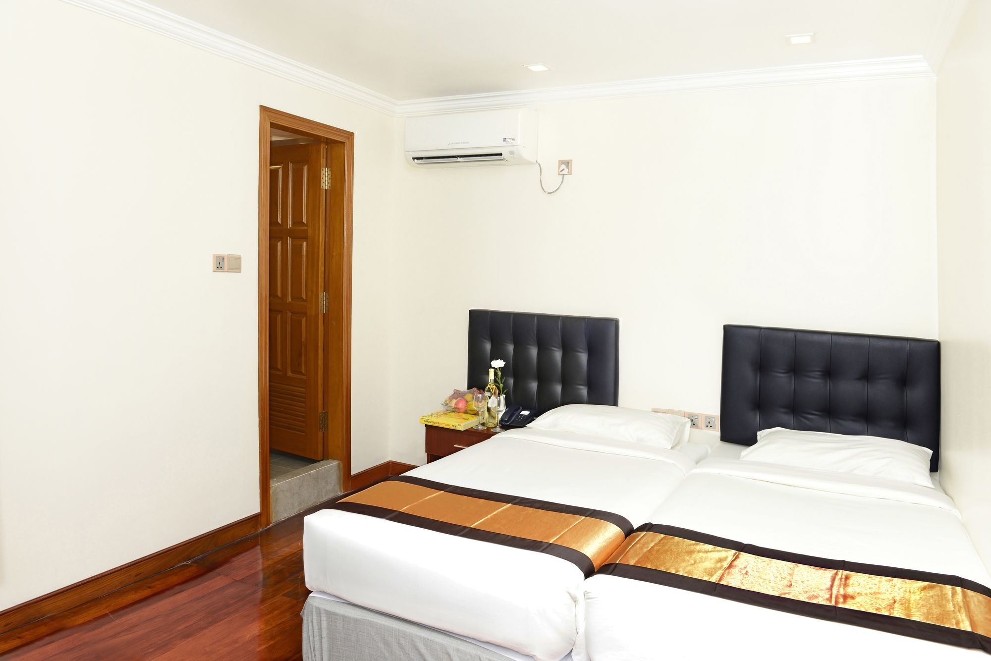 Hotel Bond Rangoon Buitenkant foto